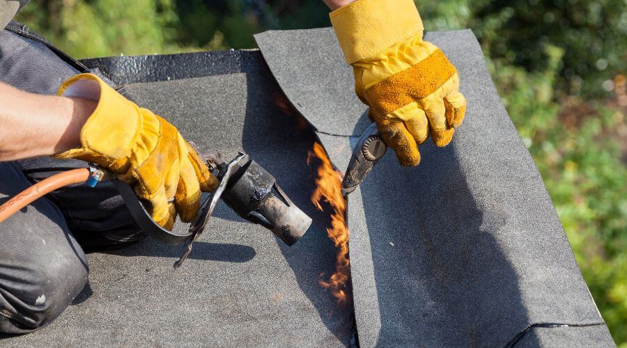Professional gutter cleaning in Pelzer, SC